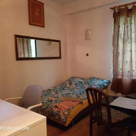 Apollo Hostel *