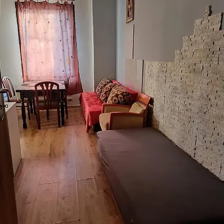 Apollo Hostel *